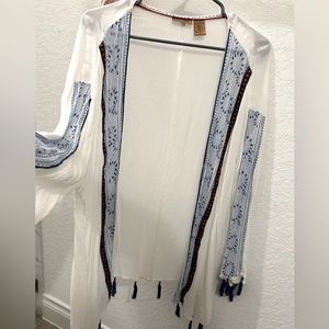 WRANGLER Tunic x-large Boho Style w/ tassels on bottom White/blue/redish specks
